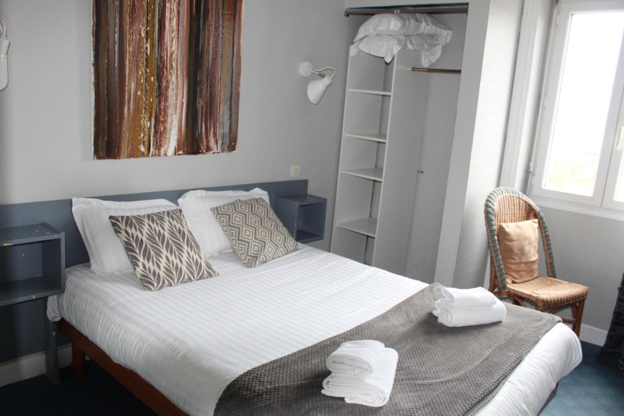 Hotel Des Pins Jullouville-les-Pins Room photo